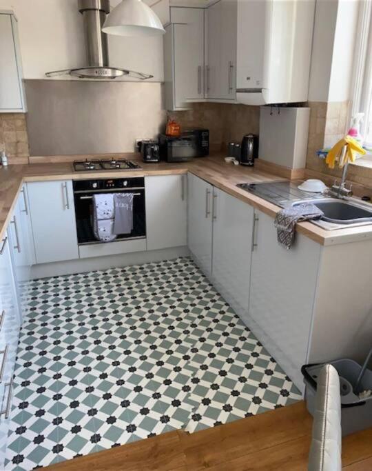 3 Double Bedroomed Flat, Acton. London, Uk Kültér fotó